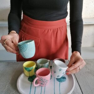 SET OF 6 MIXED COLOUR COFFEE CUPS WITH TRAY 26cm